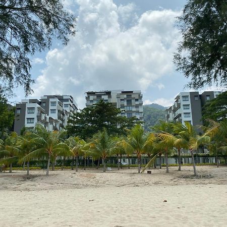 By The Sea @ Cozy Beachfront Home Batu Feringgi Buitenkant foto