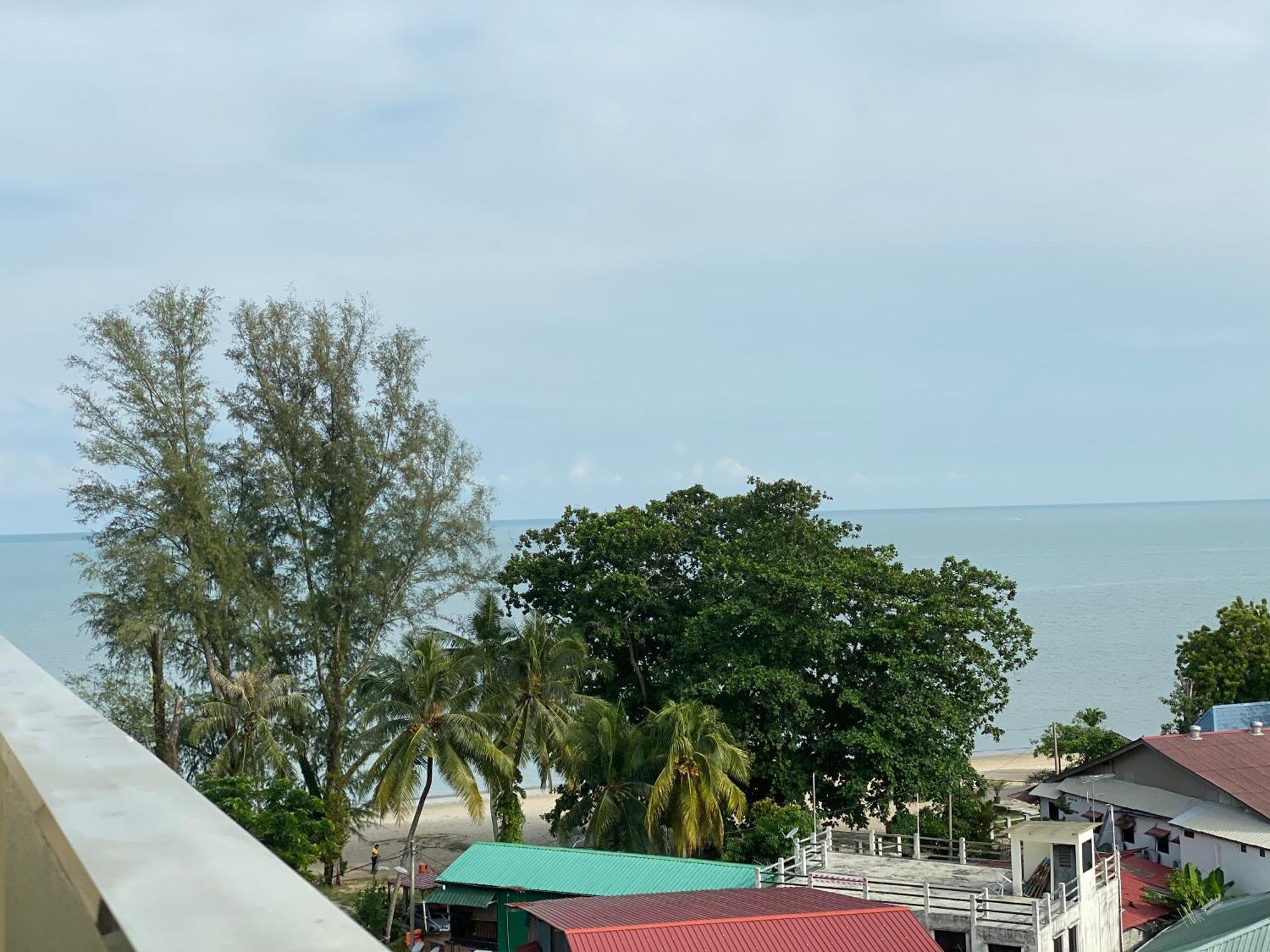 By The Sea @ Cozy Beachfront Home Batu Feringgi Buitenkant foto